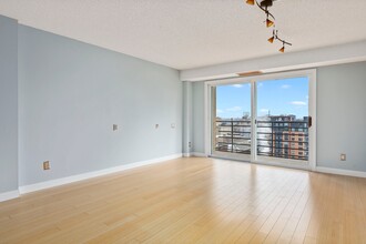 121 S Washington Ave, Unit 15th Floor in Minneapolis, MN - Building Photo - Building Photo
