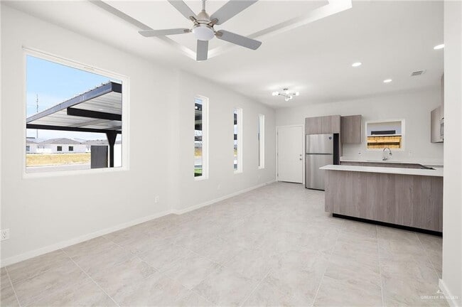 property at 402 N Alexandrite Ave