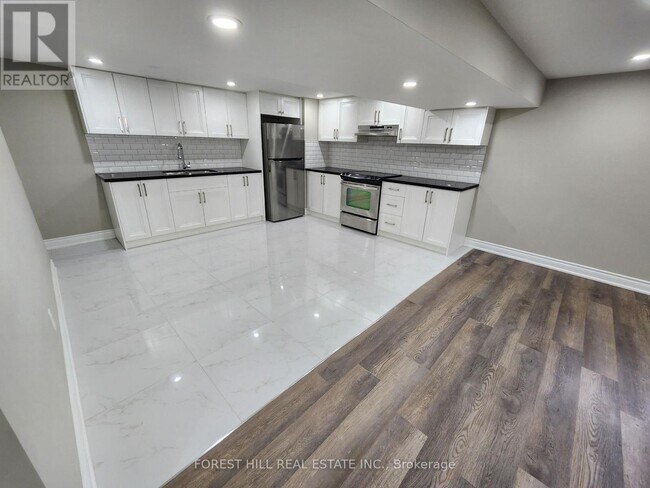 2577 Whaley Dr in Mississauga, ON - Building Photo - Building Photo