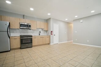 125 Kearney Ave in Jersey City, NJ - Building Photo - Building Photo