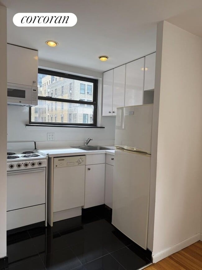 117 W 58th St in New York, NY - Foto de edificio - Building Photo