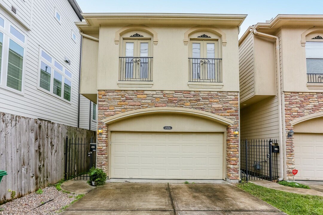 5819 Petty St in Houston, TX - Building Photo