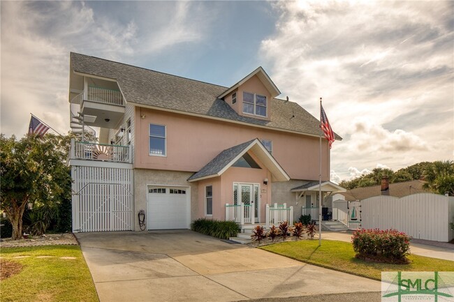 301 Butler Ave in Tybee Island, GA - Foto de edificio - Building Photo