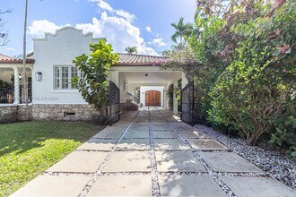 428 Giralda Ave in Coral Gables, FL - Building Photo - Building Photo