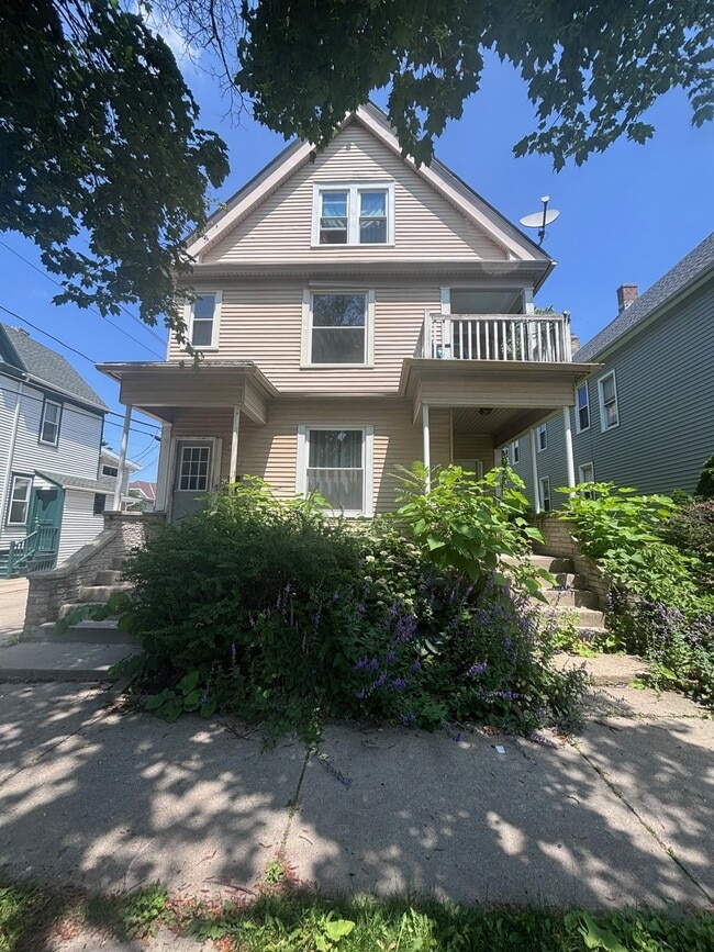 1524 East Windsor Place, Unit 1524
