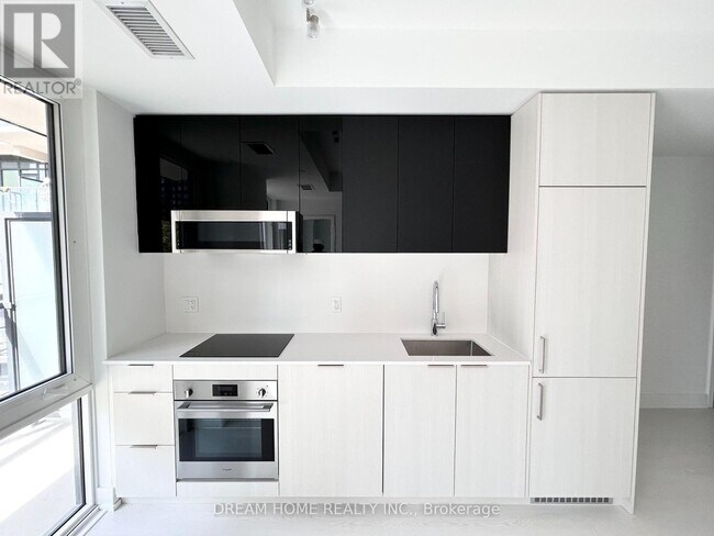 308-308 Jarvis St in Toronto, ON - Building Photo - Building Photo