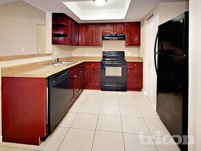 5360 Alhambra Way S in St. Petersburg, FL - Foto de edificio - Building Photo