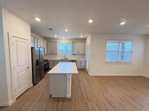 5111 Visionary Dr in Katy, TX - Building Photo - Building Photo