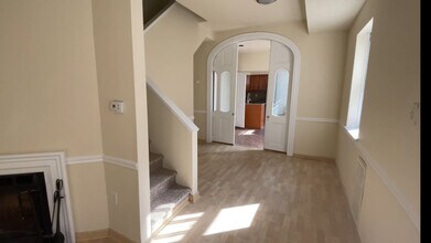2034 Green St, Unit B in Philadelphia, PA - Foto de edificio - Building Photo