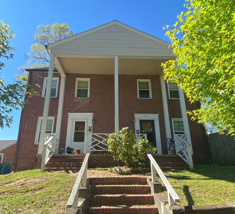 1609 W Club Blvd in Durham, NC - Building Photo