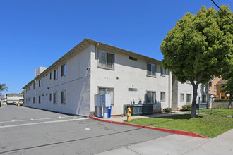 Parkway Club in El Cajon, CA - Building Photo - Primary Photo