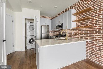 2401 Frankford Ave in Philadelphia, PA - Building Photo - Building Photo