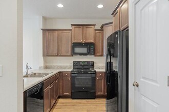 173 Iron Horse Dr W in Crestview, FL - Building Photo - Building Photo
