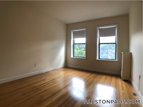 1135 Commonwealth Ave, Unit 7 in Boston, MA - Building Photo - Building Photo