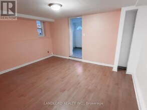 2469 Queen St E in Toronto, ON - Building Photo - Building Photo