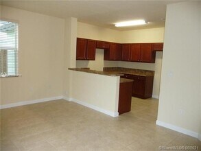 2853 SE 1st Dr-Unit -2 in Homestead, FL - Building Photo - Building Photo