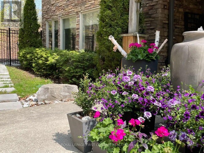 52 Pine Ridge Trail in Oro-Medonte, ON - Building Photo - Building Photo