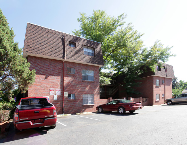 Hawthorne Apartments in Englewood, CO - Building Photo - Building Photo