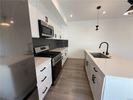 21719 Hart St in Los Angeles, CA - Building Photo