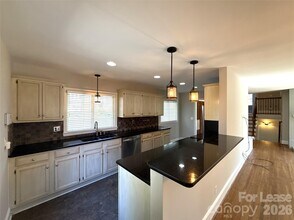 2821 Sunset Dr in Charlotte, NC - Building Photo - Building Photo