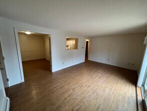 132 English Village Rd, Unit 204 in Manchester, NH - Building Photo - Building Photo
