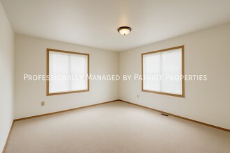 2285 S Thompson Dr in Madison, WI - Building Photo - Building Photo