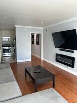 14 N Alboni Pl in Long Beach, CA - Building Photo