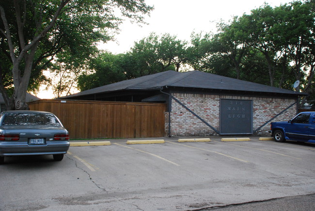 318 S Main St in Cedar Hill, TX - Building Photo - Building Photo