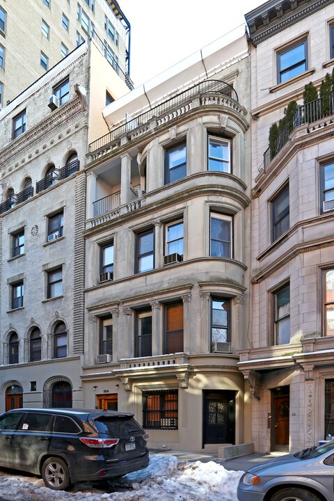 304 W 76th St in New York, NY - Building Photo