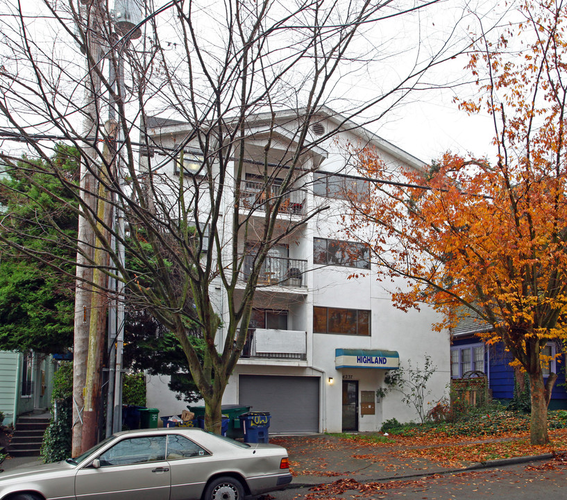 Highland in Seattle, WA - Foto de edificio