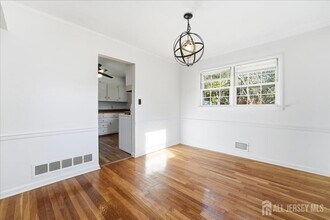 35 Brooktree Rd in East Windsor, NJ - Foto de edificio - Building Photo