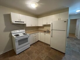 291 York St in Bathurst, NB - Building Photo