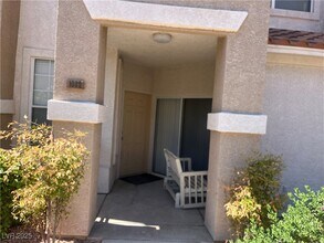 8555 W Russell Rd in Las Vegas, NV - Building Photo - Building Photo