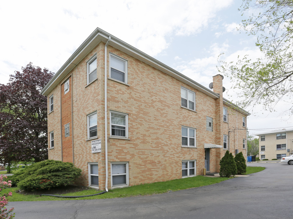 120 E Blecke Ave in Addison, IL - Foto de edificio