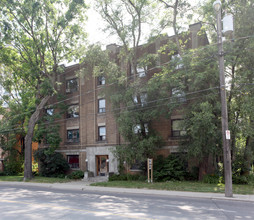 1592 Bathurst Street in Toronto, ON - Building Photo - Building Photo