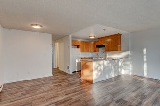 730 SW Harrier Cir in Oak Harbor, WA - Building Photo - Building Photo