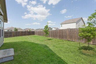 214 Expedition Way in San Antonio, TX - Building Photo - Building Photo