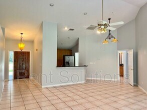 405 Arlington Ave E in Oldsmar, FL - Foto de edificio - Building Photo