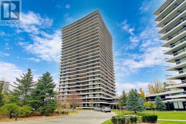 135 Antibes Dr in Toronto, ON - Building Photo - Building Photo