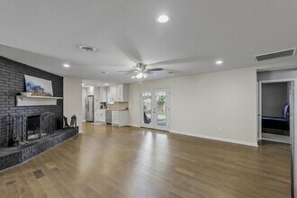 6244 Trail Lake Dr in Fort Worth, TX - Building Photo - Building Photo