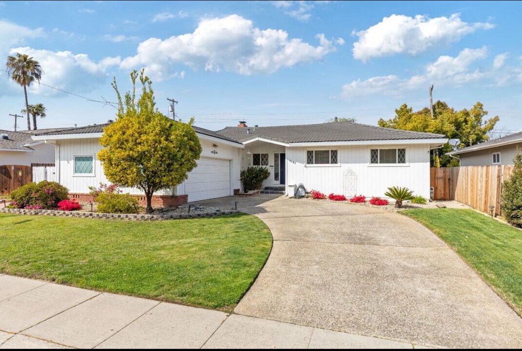 1121 Audrey Way in Roseville, CA - Building Photo