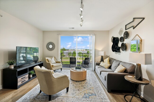Waterside at River Park Apartments in Louisville, KY - Foto de edificio - Building Photo