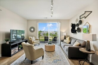 Waterside at River Park Apartments in Louisville, KY - Building Photo - Building Photo