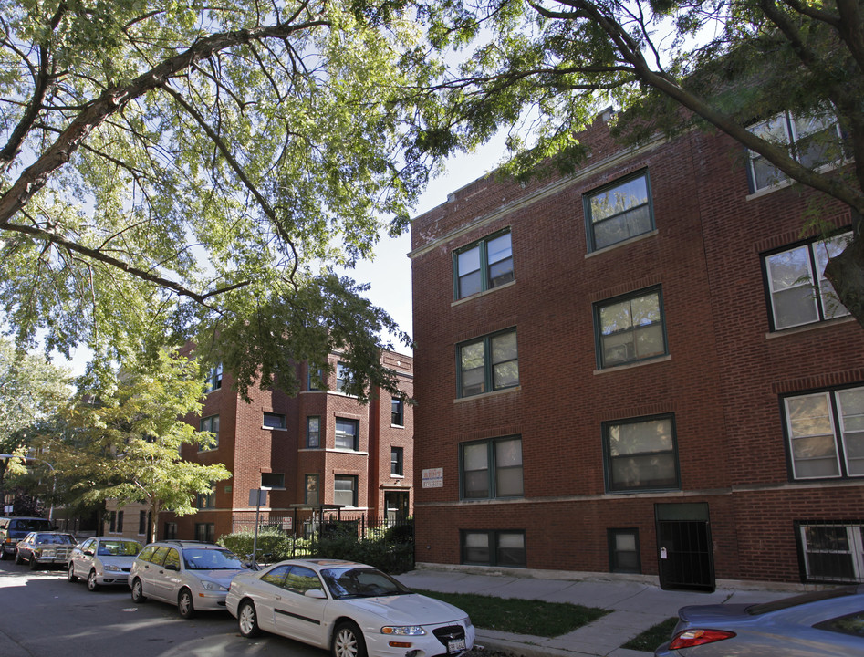 841 W Cornelia Ave in Chicago, IL - Building Photo