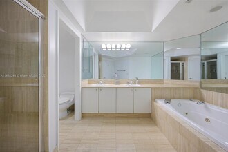 7000 Island Blvd, Unit 2806 in Aventura, FL - Foto de edificio - Building Photo