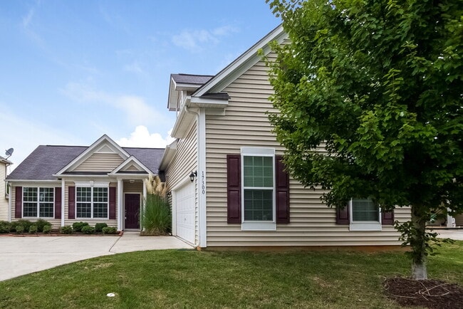 property at 17300 Hampton Trace Rd