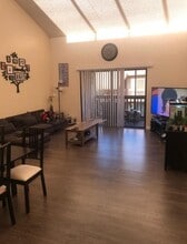 510 Lakeview Dr E in Royal Palm Beach, FL - Foto de edificio - Building Photo