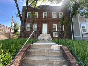 1025 17th St NE in Washington, DC - Building Photo - Building Photo