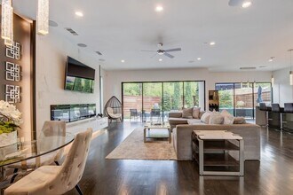 5017 Milam St in Dallas, TX - Foto de edificio - Building Photo