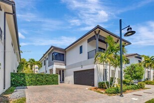 8169 NW 48th Ter in Doral, FL - Building Photo